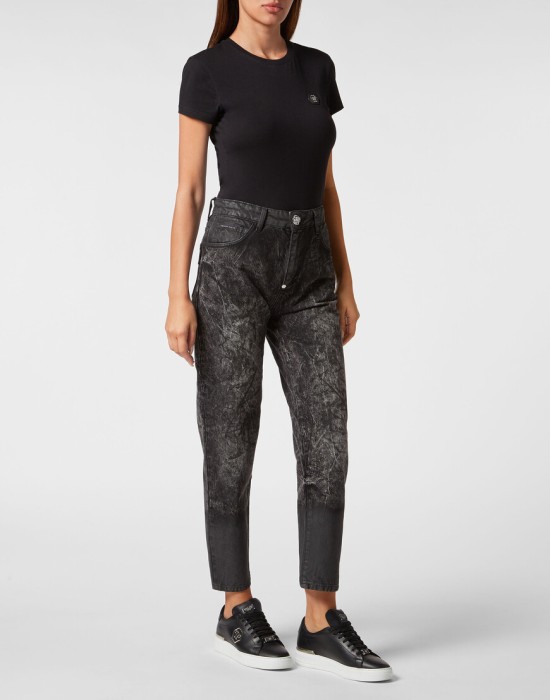 Товар черного цвета с внутренней стороны