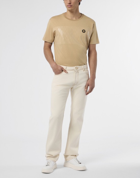 Товар бежевого цвета с внутренней стороны