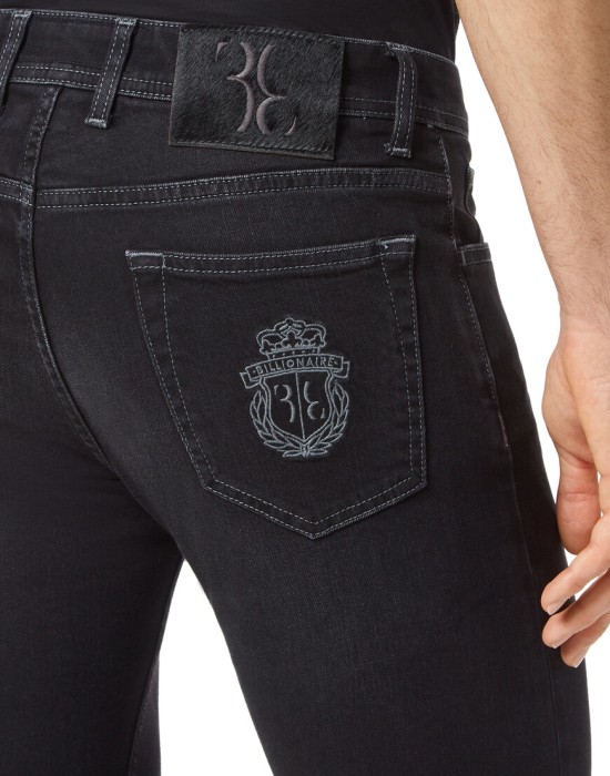 Товар черного цвета с внутренней стороны