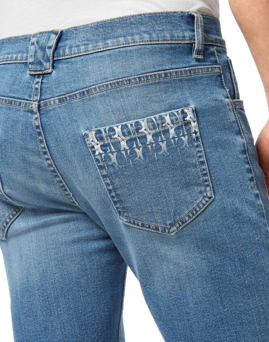 Товар синего цвета с внутренней стороны