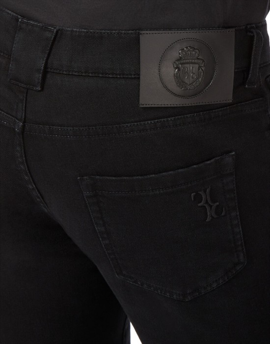 Товар черного цвета с внутренней стороны