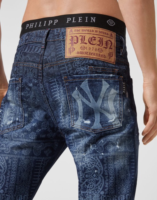 джинсы прямые  из проверенных материалов спереди