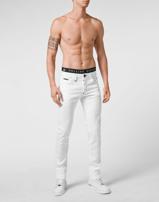 Товар белого цвета с внутренней стороны