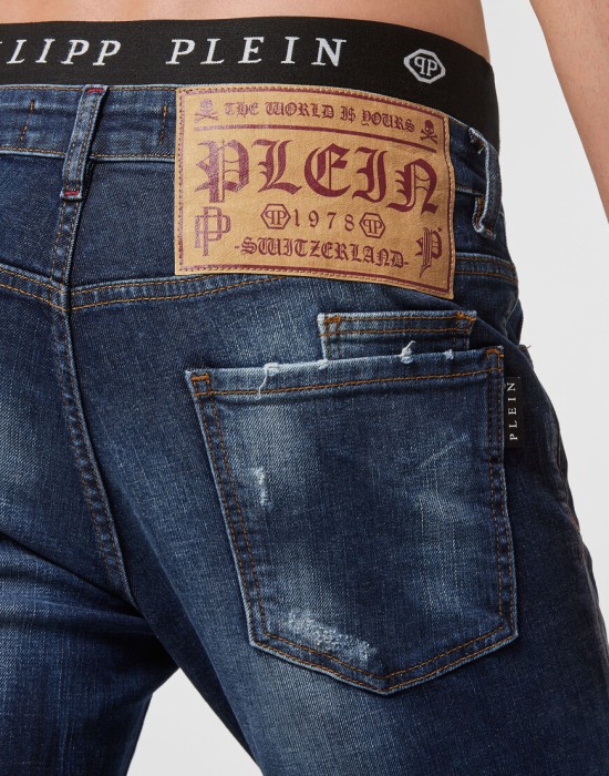 джинсы прямые  из проверенных материалов спереди