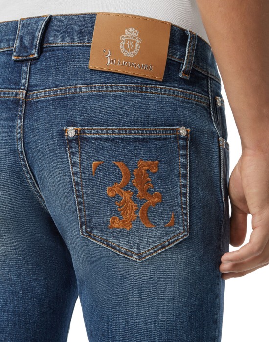 Товар синего цвета с внутренней стороны