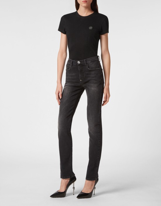 Товар черного цвета с внутренней стороны