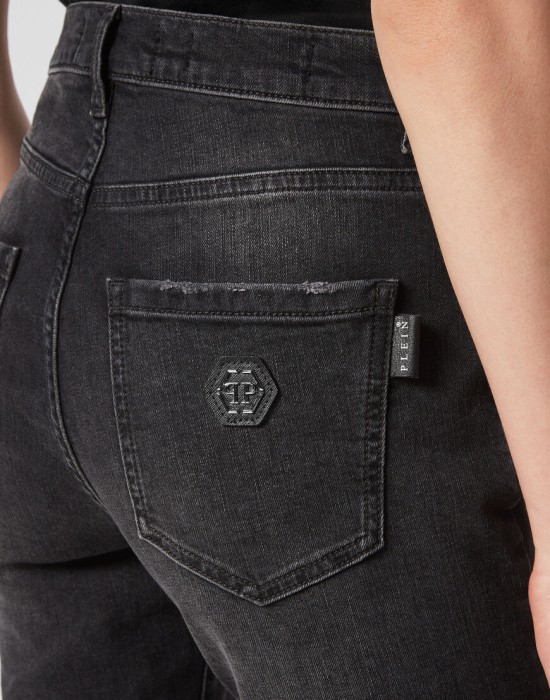 джинсы прямые  из проверенных материалов спереди