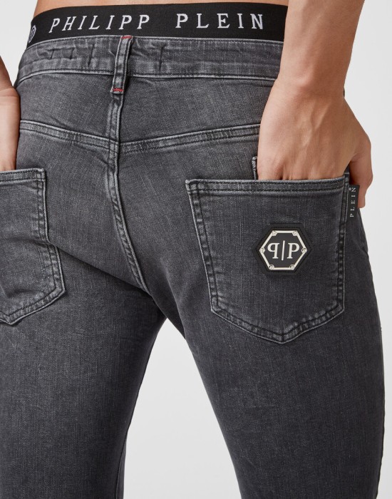 джинсы прямые  из проверенных материалов спереди