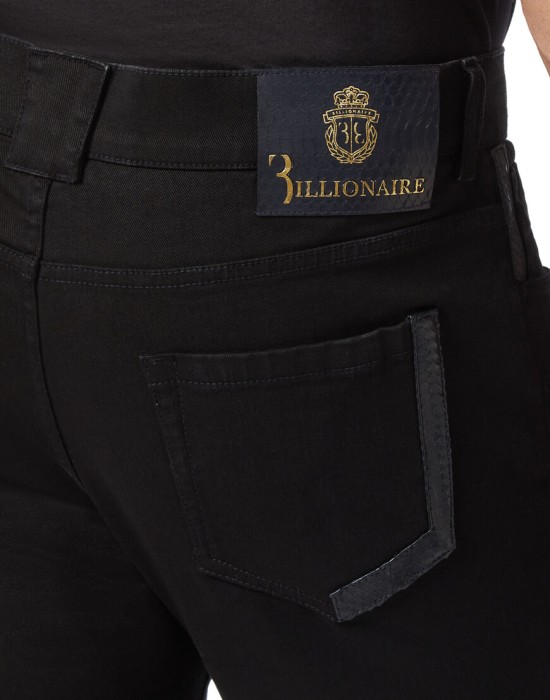 Товар черного цвета с внутренней стороны