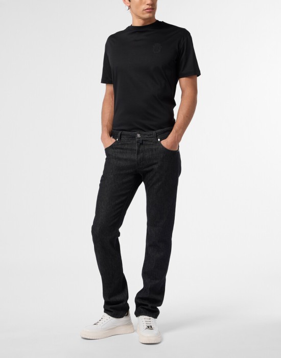 Товар черного цвета с внутренней стороны