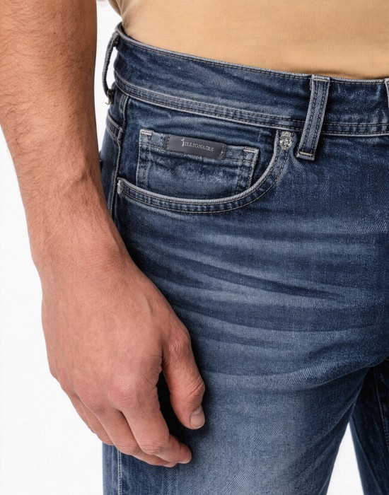 джинсы прямые  из проверенных материалов спереди