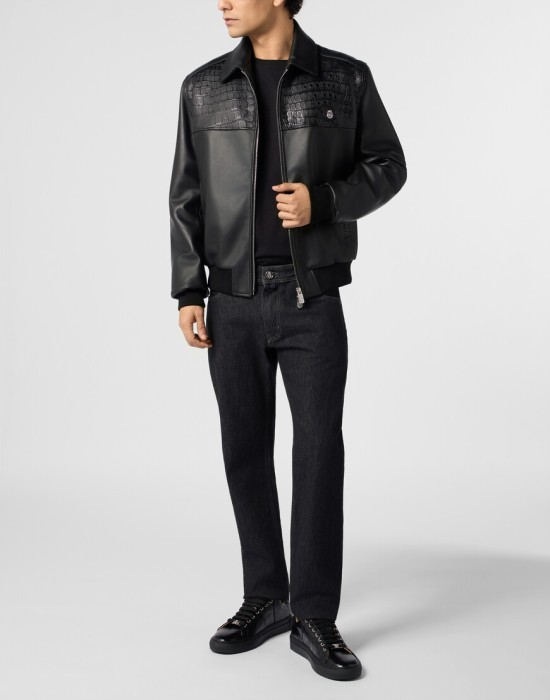 Товар черного цвета с внутренней стороны