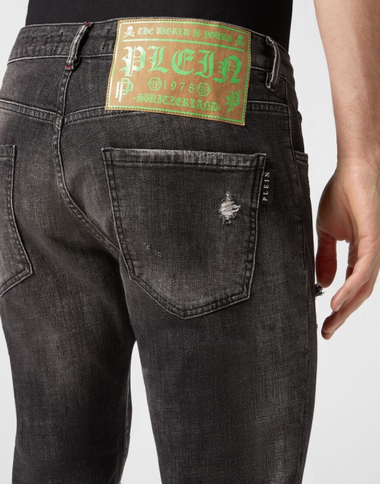 джинсы прямые  из проверенных материалов спереди