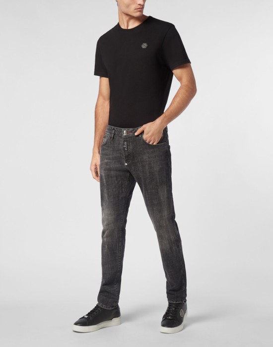 Товар черного цвета с внутренней стороны