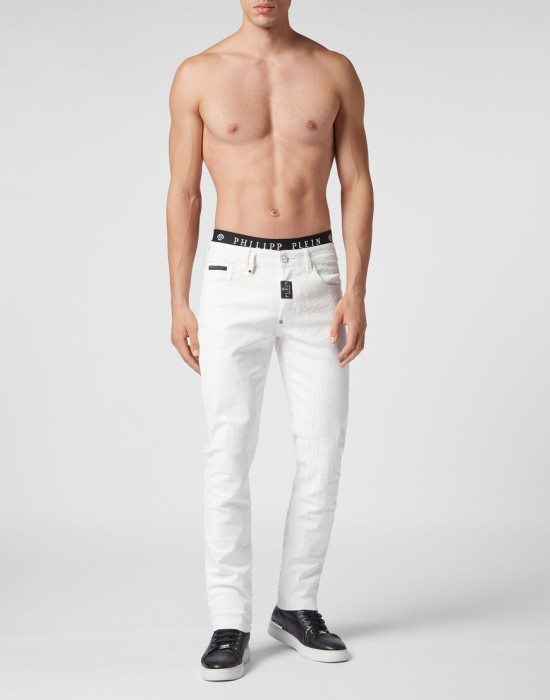 Товар белого цвета с внутренней стороны