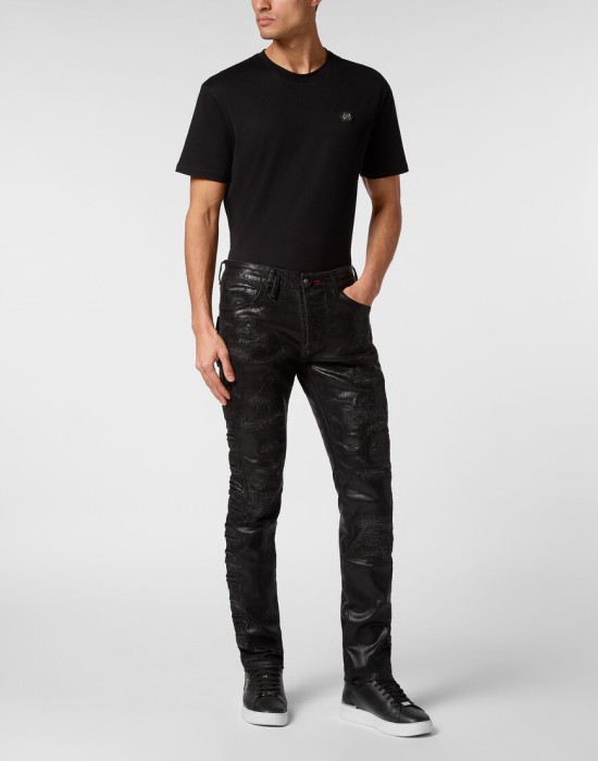 Товар черного цвета с внутренней стороны