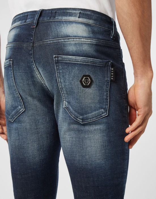 джинсы прямые  из проверенных материалов спереди