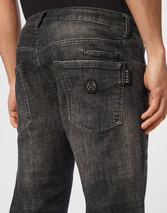 джинсы прямые  из проверенных материалов спереди