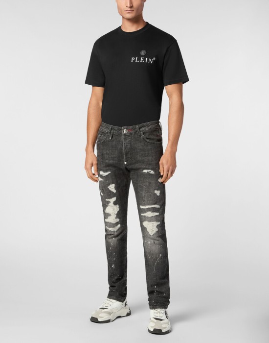 Товар черного цвета с внутренней стороны