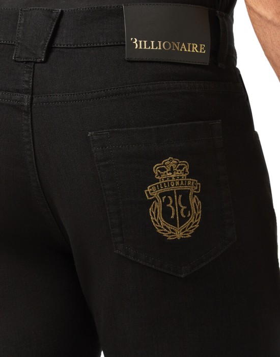 Товар черного цвета с внутренней стороны