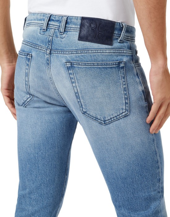 Товар голубого цвета с внутренней стороны