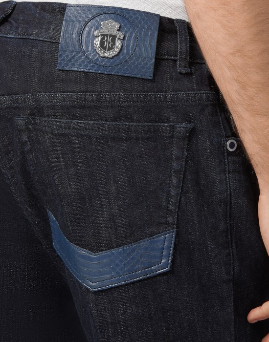 Товар синего цвета с внутренней стороны