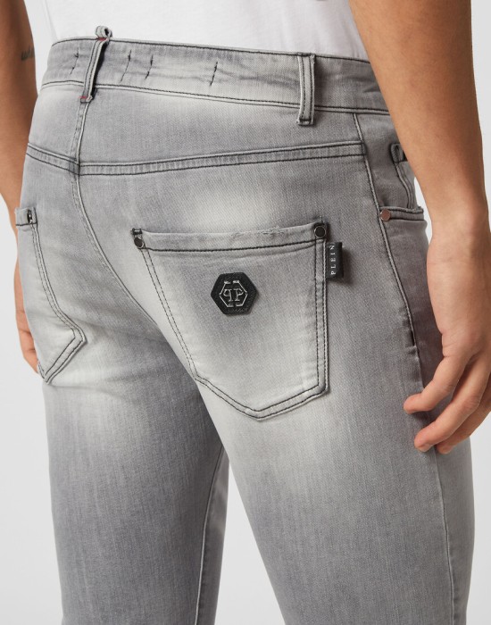 джинсы прямые  из проверенных материалов спереди