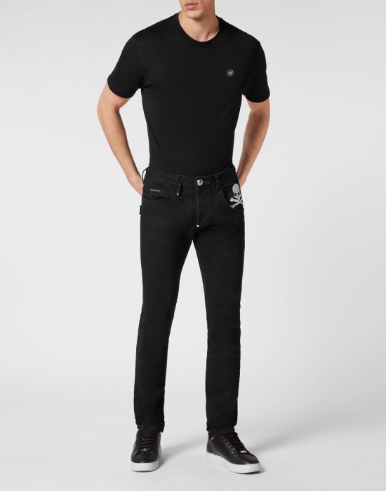 Товар черного цвета с внутренней стороны