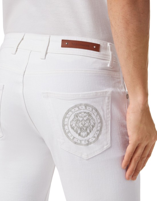 Товар белого цвета с внутренней стороны