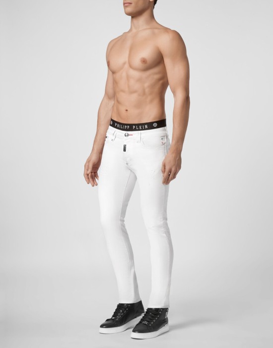 Товар белого цвета с внутренней стороны