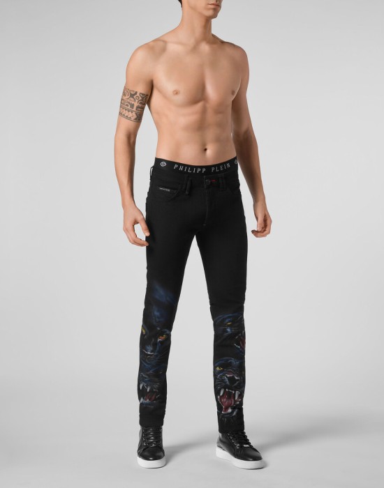 Товар черного цвета с внутренней стороны