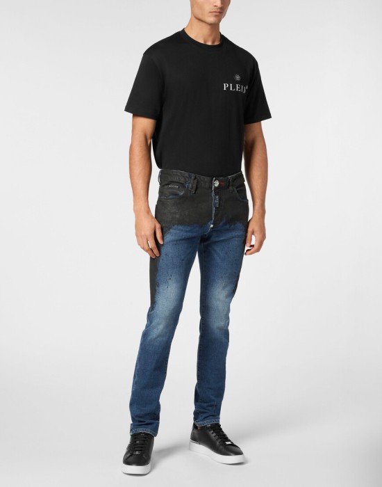 Товар черного цвета с внутренней стороны