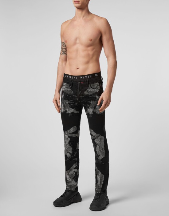 Товар черного цвета с внутренней стороны