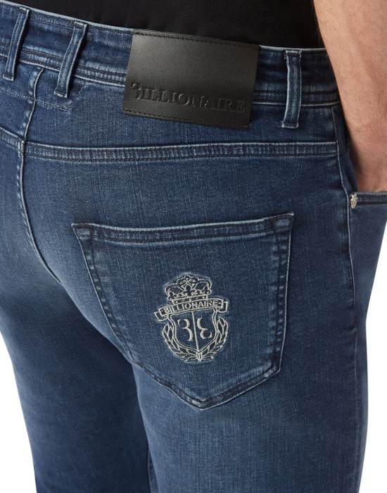 Товар синего цвета с внутренней стороны