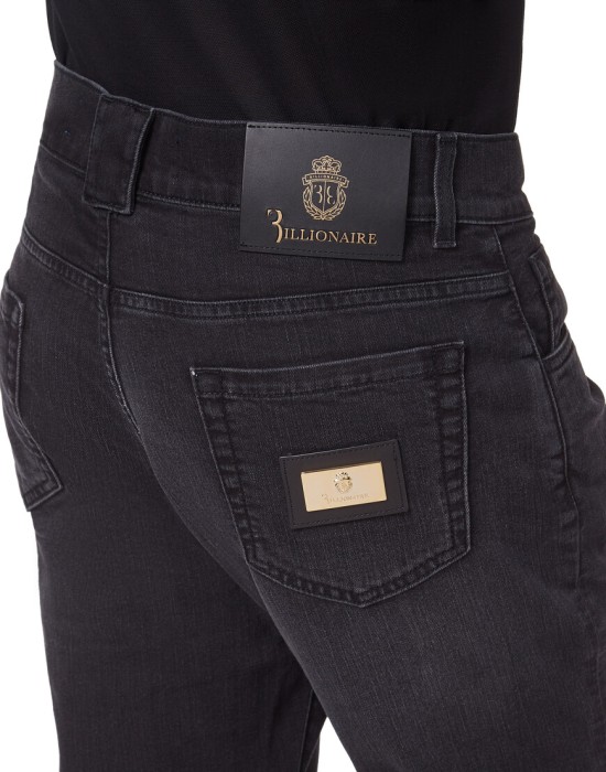 Товар черного цвета с внутренней стороны