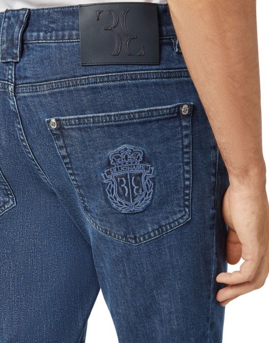 Товар синего цвета с внутренней стороны