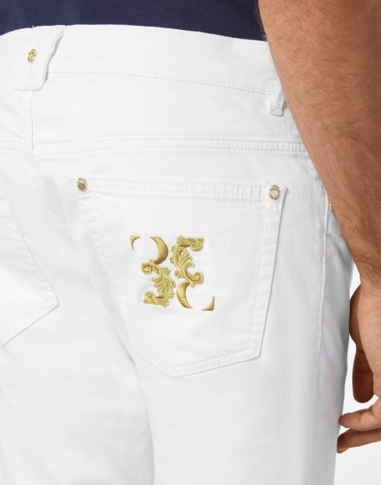 Товар белого цвета с внутренней стороны