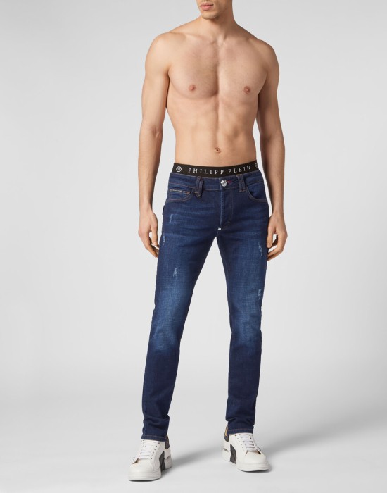 джинсы прямые  по цене 38244 руб вид справа