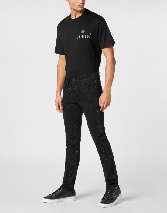 Товар черного цвета с внутренней стороны