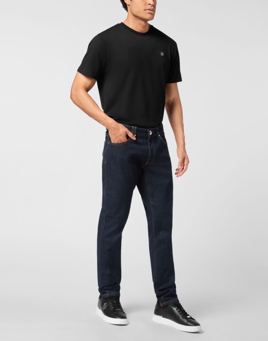 Товар черного цвета с внутренней стороны