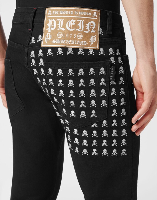 джинсы прямые  из проверенных материалов спереди