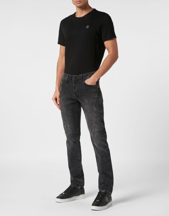 Товар черного цвета с внутренней стороны