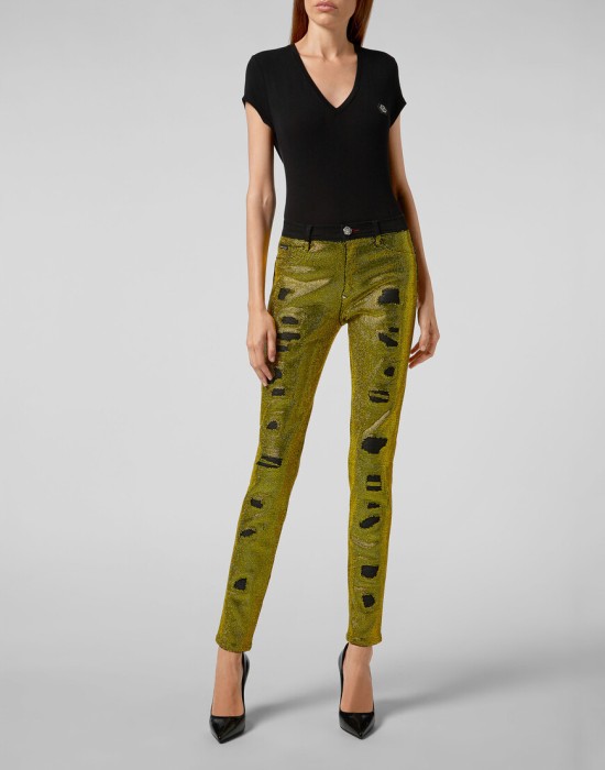 Товар желтого цвета с внутренней стороны