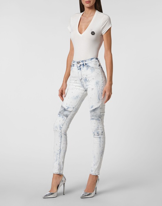 Товар белого цвета с внутренней стороны