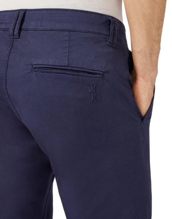 джинсы зауженные  из италии вид сбоку