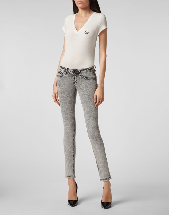 Товар черного цвета с внутренней стороны