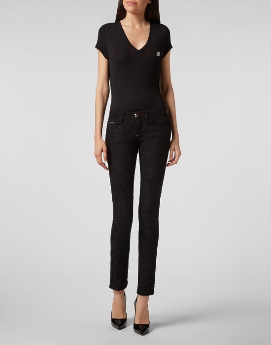 Товар черного цвета с внутренней стороны