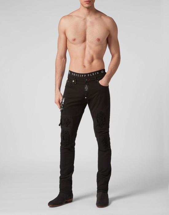 Товар черного цвета с внутренней стороны