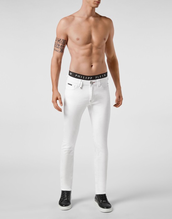 Товар белого цвета с внутренней стороны