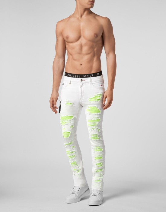 Товар белого цвета с внутренней стороны